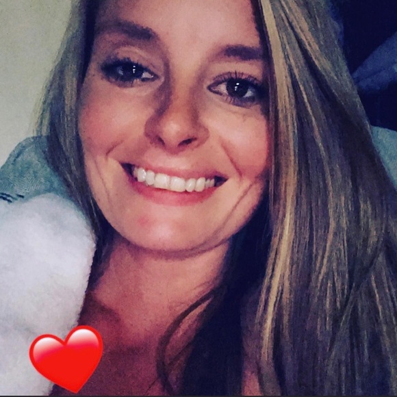 Meet your Posher, April - Picture 2 of 2